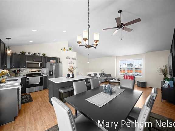 4th image of 154 Sweet Meadow Dr