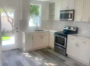 17638 Hamlin St, Lake Balboa, CA 91406
