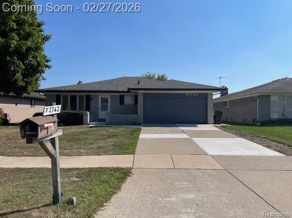 37742 Douglas Ct, Sterling Heights, MI 48310