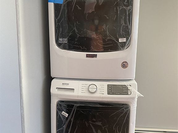 2nd image of 23 Clendenny Ave Floor 2
