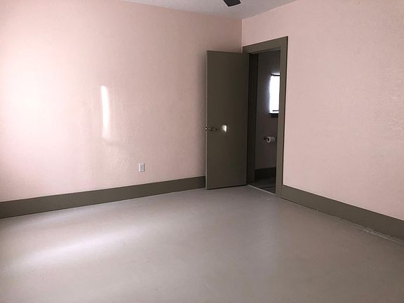 4th image of 940 Lantana Ave