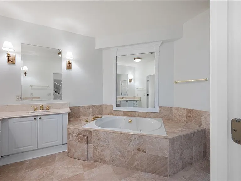 3334 Peachtree Rd NE #1902 — Photo 30