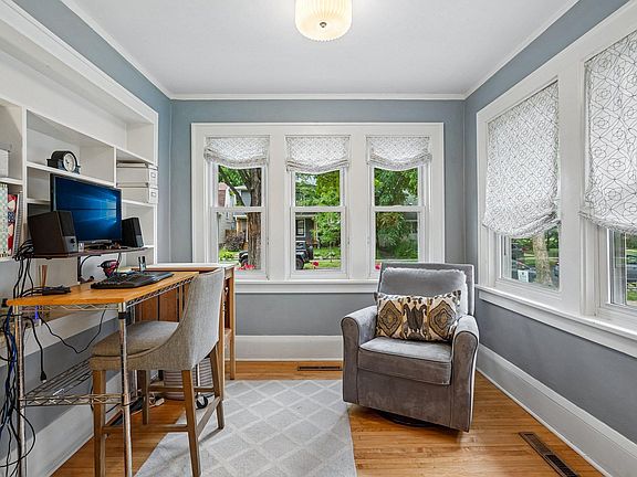 4th image of 365 Warwick St