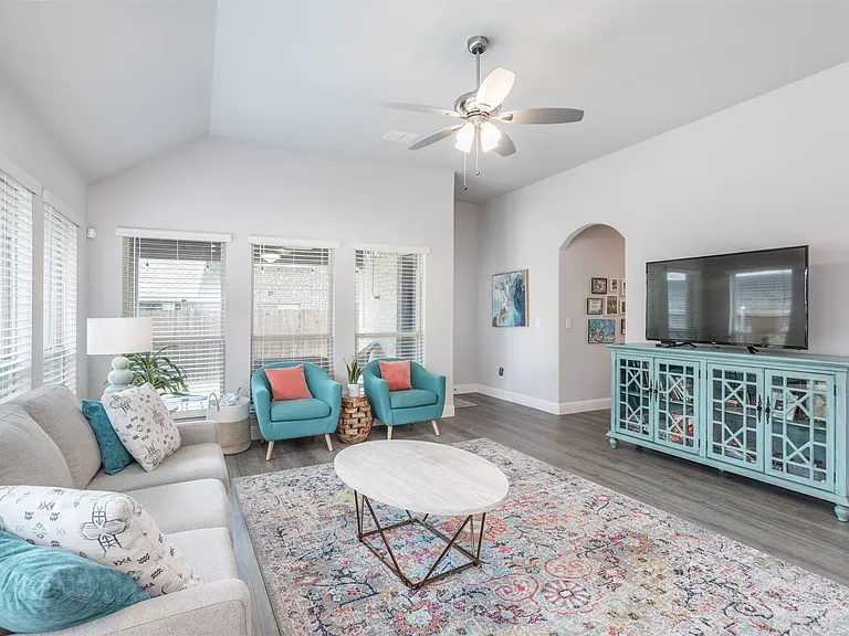 204 Garden Grove Dr — Photo 13