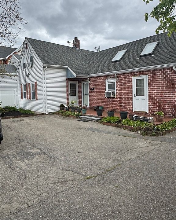 1st image of 189 Pleasant St
