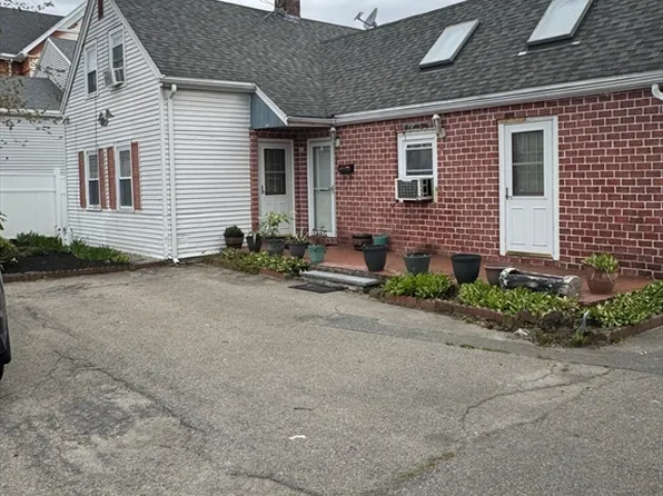 189 Pleasant St, Brockton, MA 02301