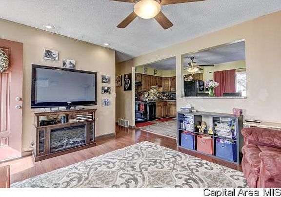 4th image of 3025 Sandgate Rd