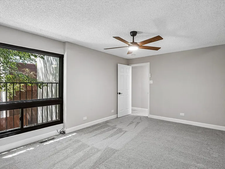 2815 S Locust St — Photo 24