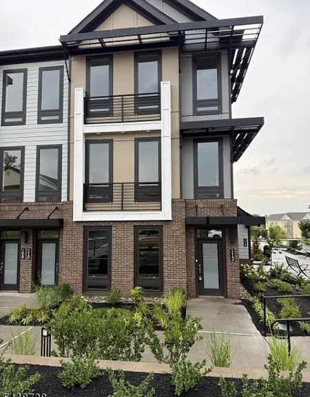 112 Village Dr — Photo 1