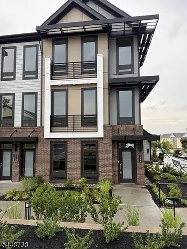112 Village Dr Photo 1