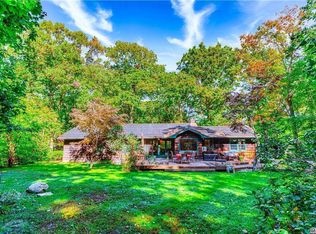 25 Josephine Ln, Northport, NY 11768