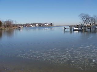 6042 Parkers Creek Dr, Deale, MD 20751