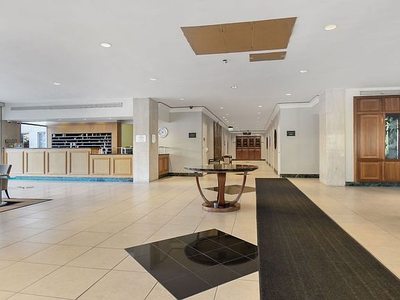 3rd image of 10401 Grosvenor Pl APT 514