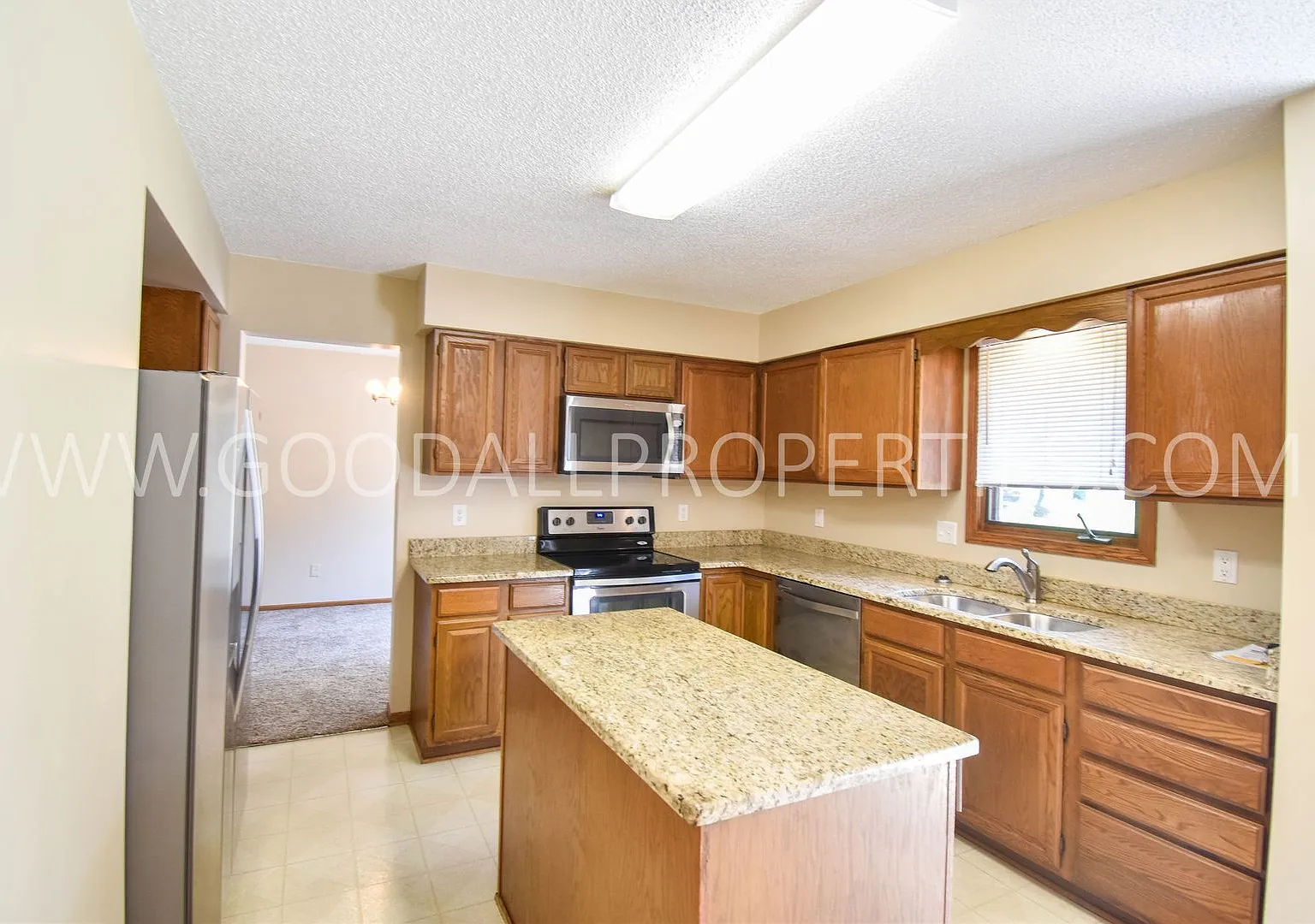Charming 3 Bedroom in West Des Moines Home for Rent — Photo 2