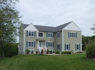 109 Deer Run Dr, Colchester, CT 06415