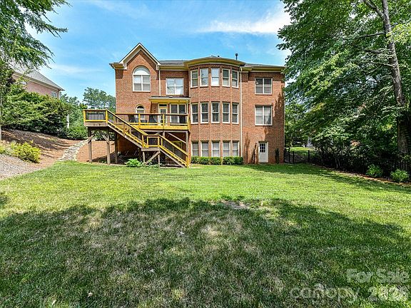 3rd image of 515 Three Greens Dr