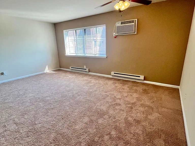 Oak Tree Apartments — Photo 46