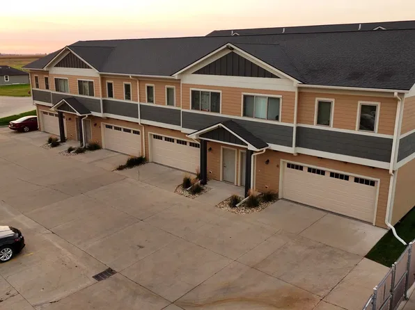 1504 Juneau Pl SE APT 3, Orange City, IA 51041