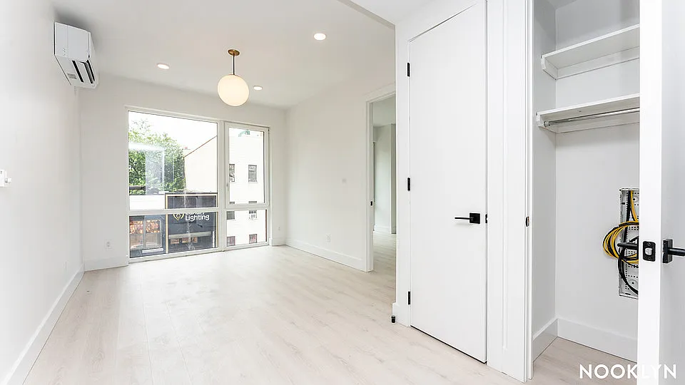 344 Lorimer St #4D