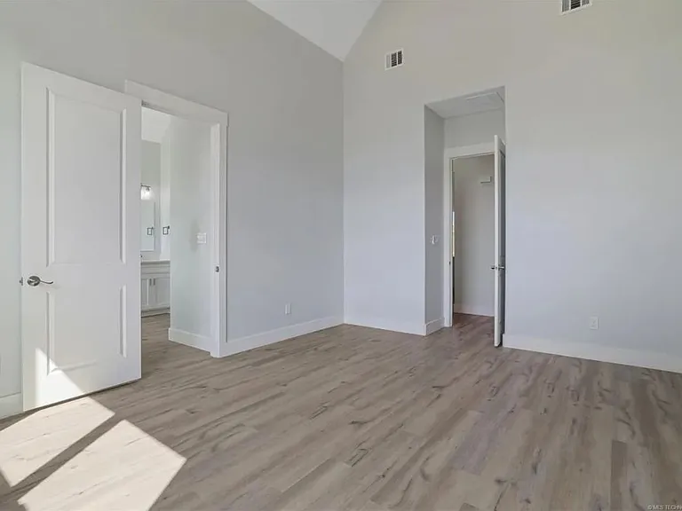 223 Vaughn Ln — Photo 22