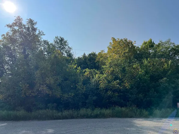 7981 Osage Dr, Ozawkie, KS 66070