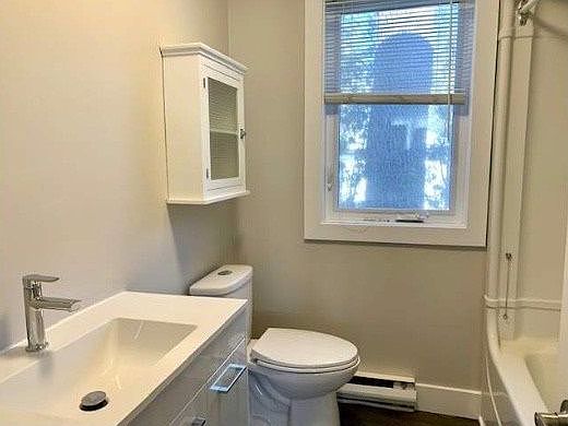 4th image of 79 Wellington St E #4