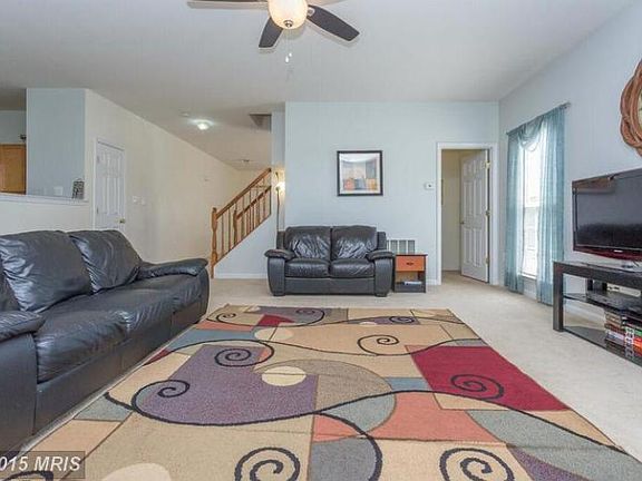 5th image of 727 Holly Crest Dr