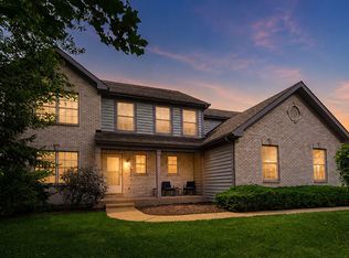 520 Barton Creek Dr, Lake In The Hills, IL 60156