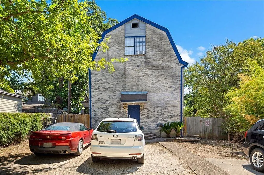 4 bed, 2.5 bath, 3838 sqft, $3,600 — Photo 2