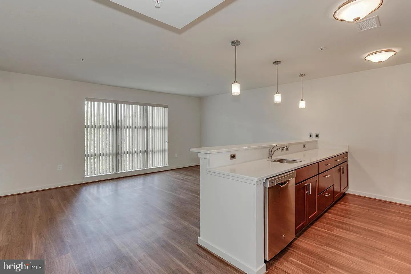 3 bed, 1173 sqft, $3,710 — Photo 4