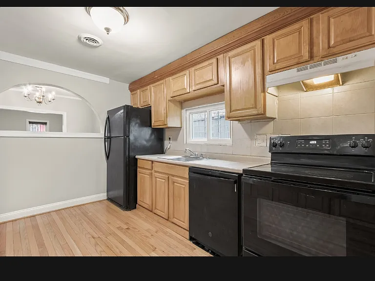 805 Eastern Ave — Photo 27