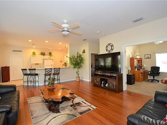 3rd image of 1354 Red Oak Ln