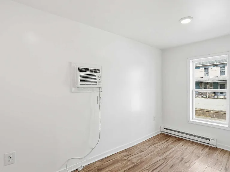 316 N High St — Photo 13