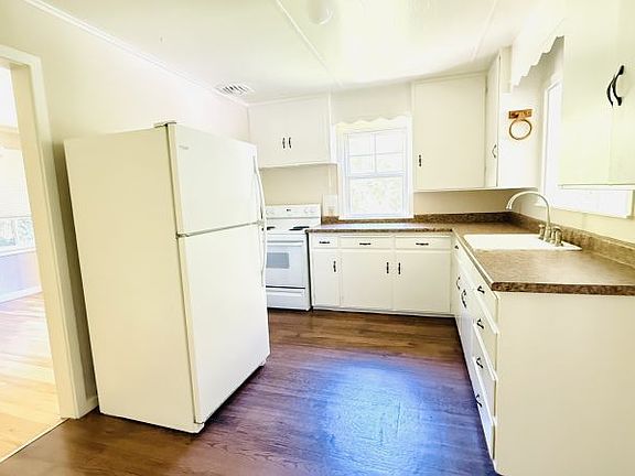 2nd image of 13024 S Pine St