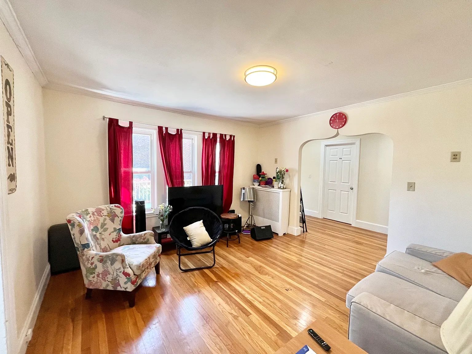 4 bed, 9999 sqft, $3,800 — Photo 3