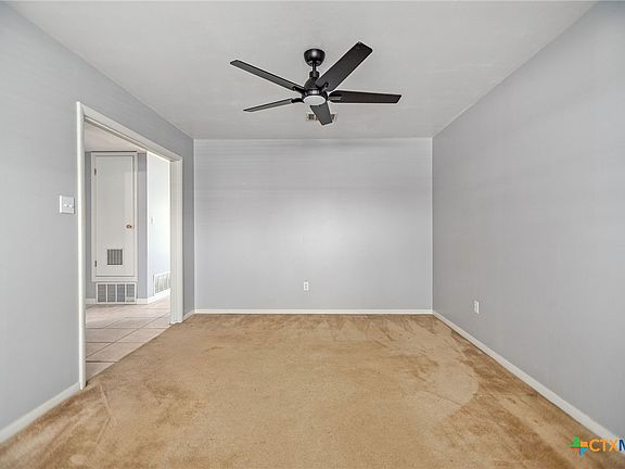 5th image of 525 Travis St