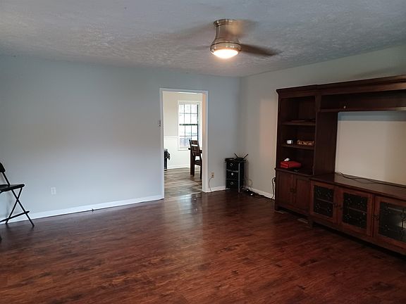 4th image of 90 Parchman Dr