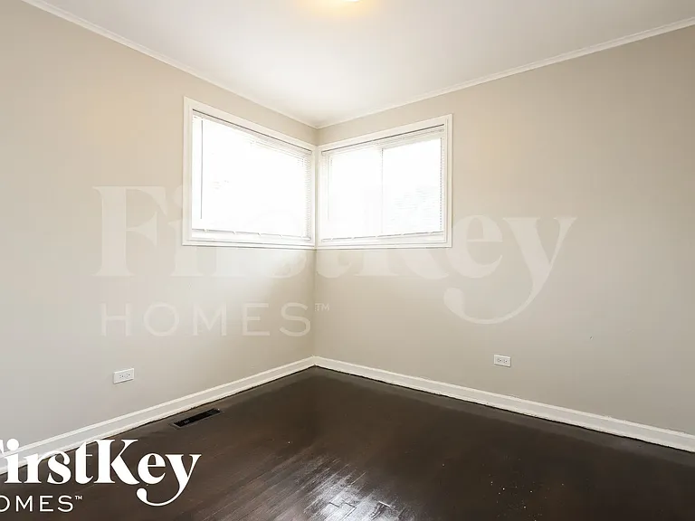 14347 Woodlawn Ave — Photo 10