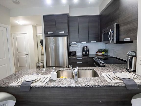 4th image of 75 Eglinton Ave W #1601