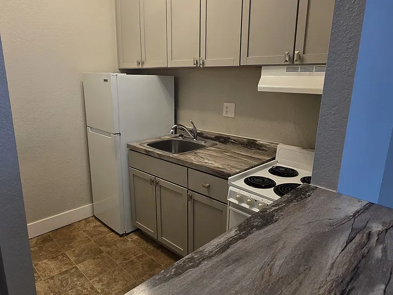 7th Place Apartments — Photo 44