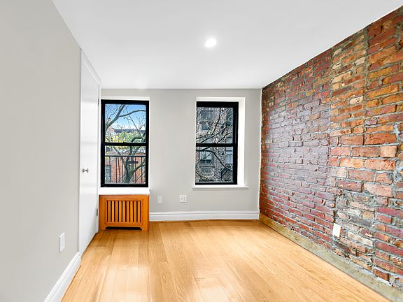4th image of 98 Christopher St APT 12A