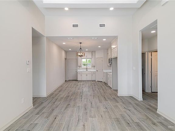 2nd image of 2118 Trinity St