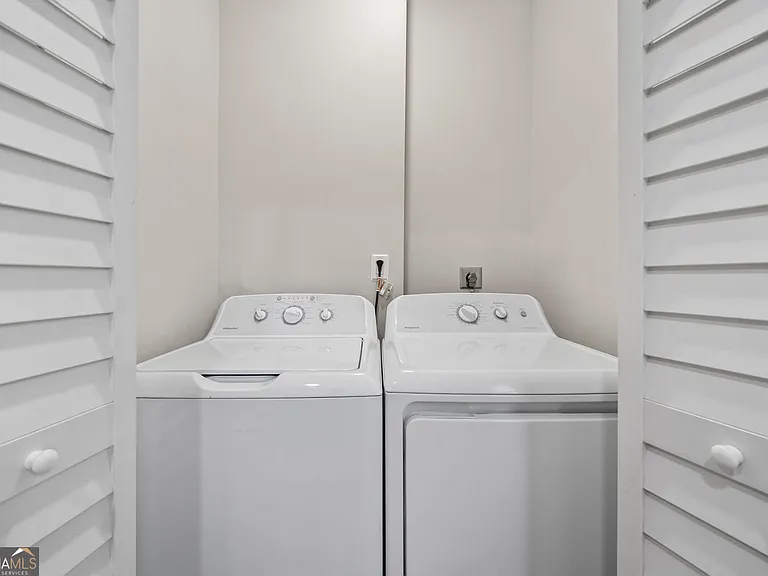 1126 Briarcliff Pl NE #1 — Photo 8