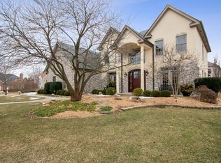 4 Marywood Trl, Wheaton, IL