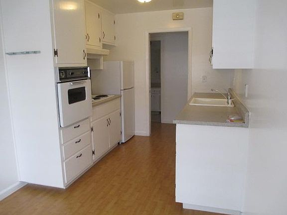 2nd image of 921 Hill St APT 7