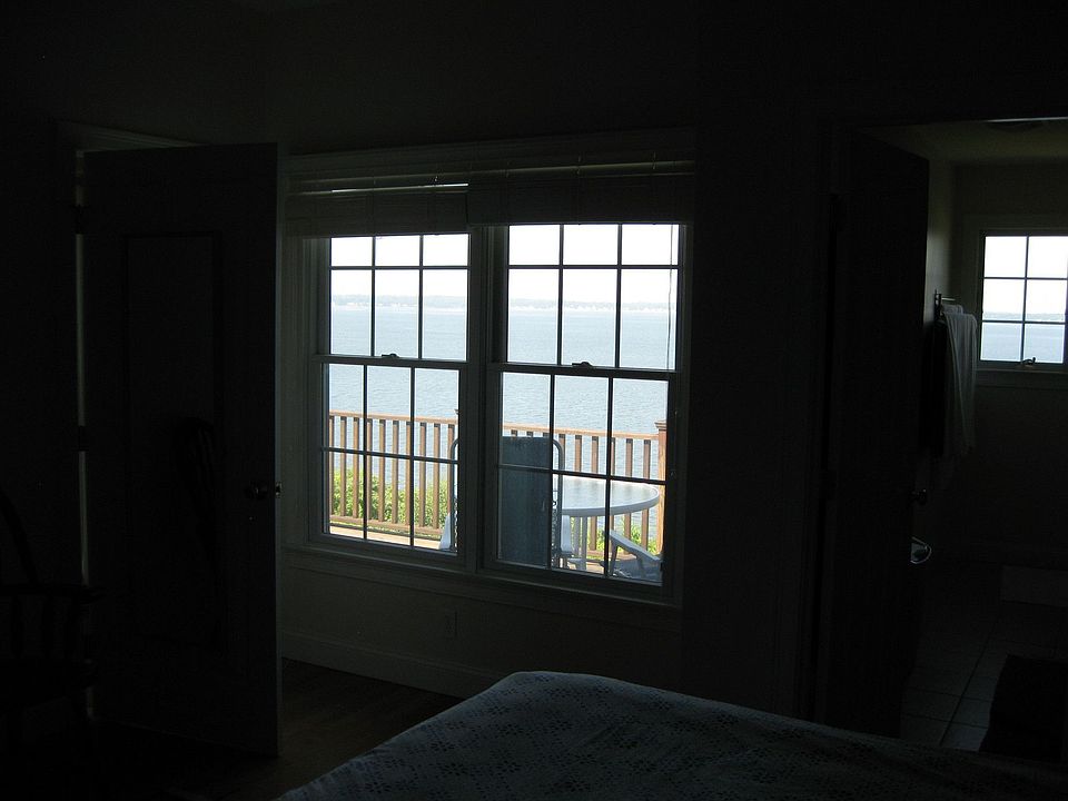 Master Bedroom w/ bath