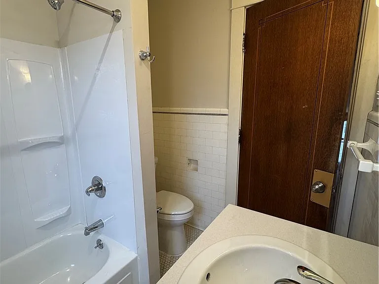 121 W Humboldt Pkwy #B — Photo 9