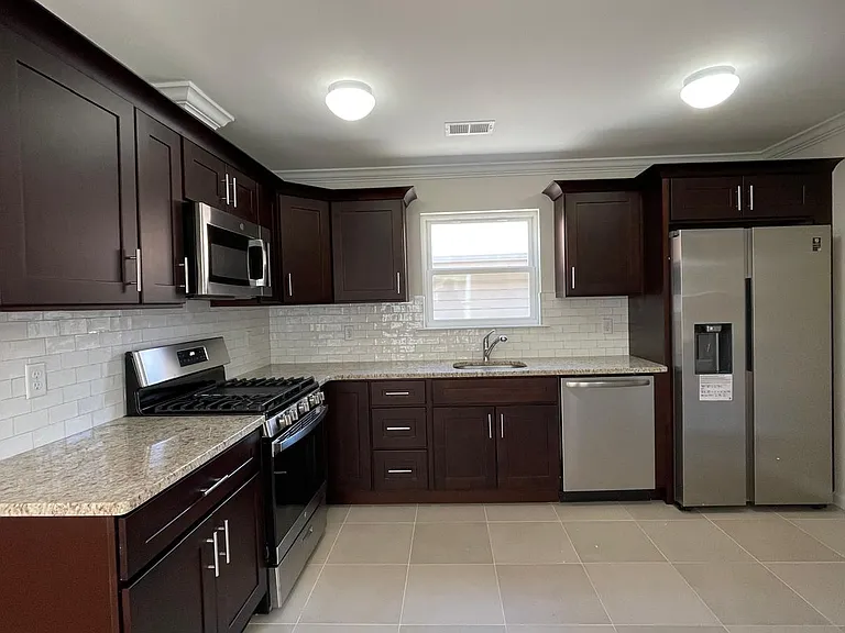230 Palmer St #2 — Photo 2