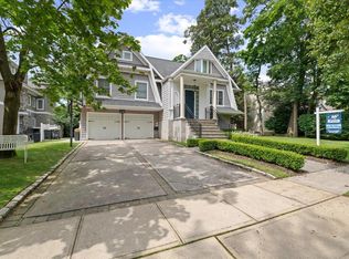 1029 New McNeil Ave, Lawrence, NY 11559