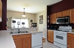 4th image of 706 Benton Ct